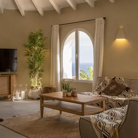 Villa Casa Peponi - By Almarina *