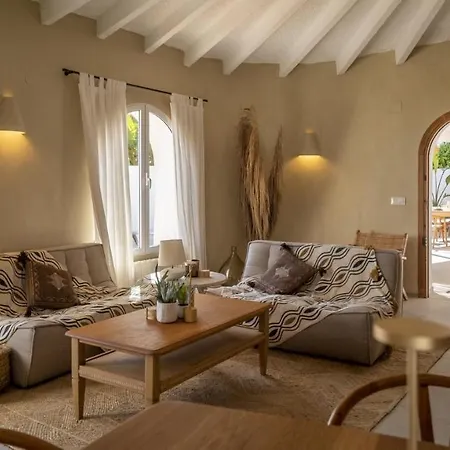 Villa Casa Peponi - By Almarina *